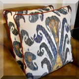 D02. Decorative pillows. 